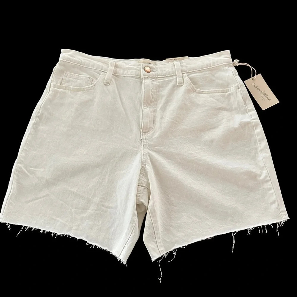 NWT Universal Thread Womens 12 Cream Vintage Bermuda Cut‎ Off Shorts Stretch New